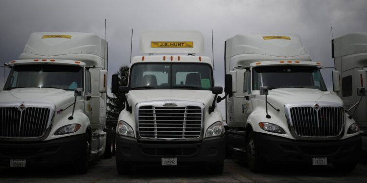 Acciones que realizan los mayores movimientos fuera de horario: UAL, JBHT, IBKR