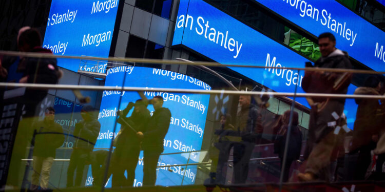 Acciones que realizan los mayores movimientos antes de la comercialización: MS, CSCO, ASML