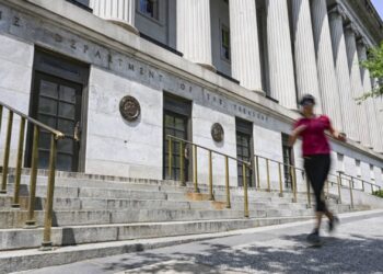 Los pagos de intereses sobre la deuda nacional superan el billón de dólares a medida que aumenta el déficit