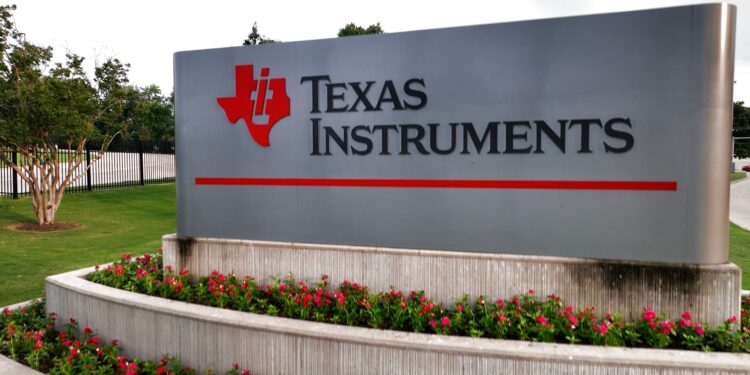 Acciones que realizan los mayores movimientos fuera de horario: MCD, STX, CSGP