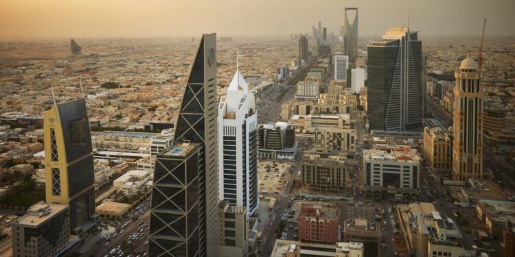 Arabia Saudita recorta sus previsiones de crecimiento y prevé mayores déficits presupuestarios