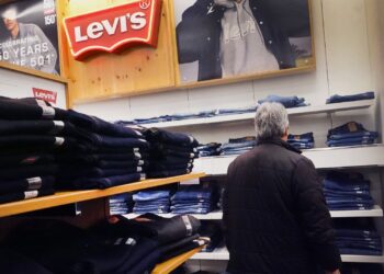 NVDA, LEVI, EVGO y más