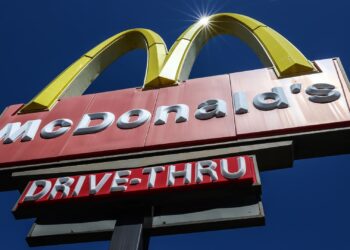 Los principales analistas de Wall Street prefieren estas acciones con dividendos para obtener ingresos estables