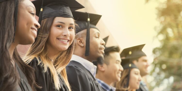 Los padres están ahorrando más para la universidad gracias a las transferencias de 529 a Roth