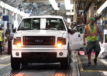 F, CLX, BA, PINS y más