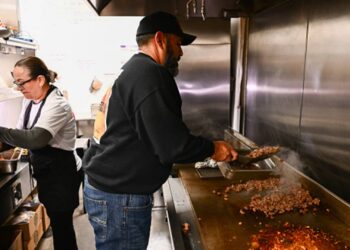 La producción económica de los latinos en EE.UU. crece a 3,6 billones de dólares, según un nuevo informe