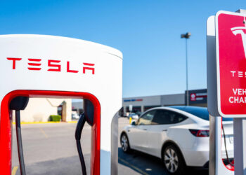 TSLA, WFC, JPM, FAST y más