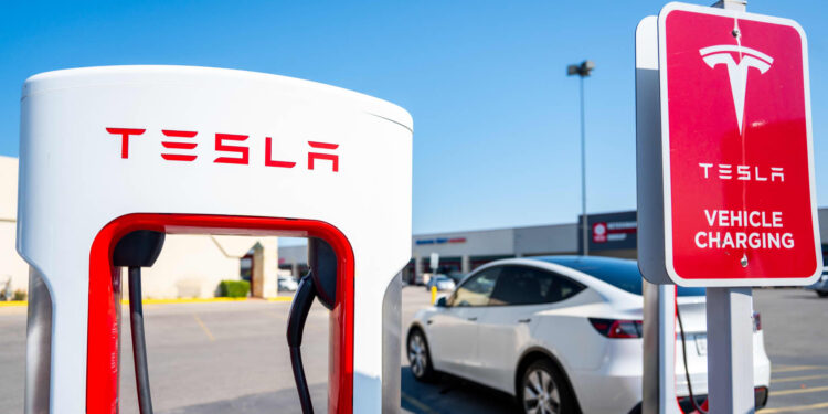 TSLA, WFC, JPM, FAST y más