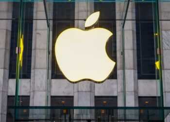KeyBanc rebaja la calificación de Apple a infraponderada, citando preocupaciones sobre la venta del iPhone