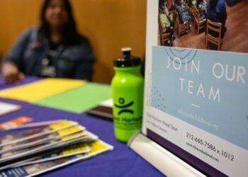 Las nóminas privadas muestran un crecimiento mejor de lo esperado de 143.000 en septiembre, dice ADP