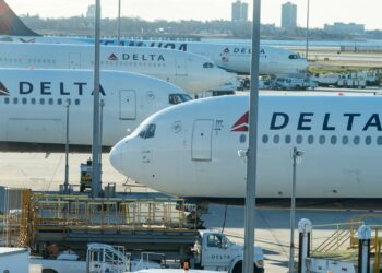 DAL, CVS, NKE y más