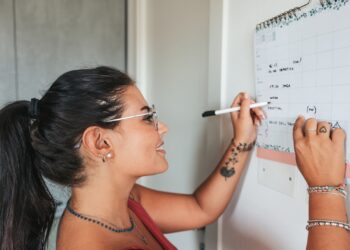 Aquí se explica cómo encontrar un preparador de impuestos para la temporada 2025