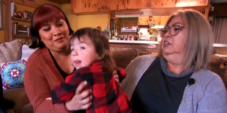 La difícil economía y la soledad obligan a algunos jubilados a mudarse con su familia