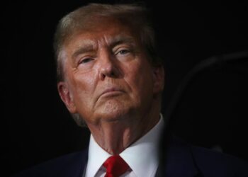 Trump socavaría la seguridad social en 2,3 billones de dólares