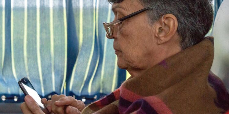 Madre anciana es estafada por abogados de donaciones