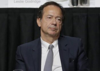 Posible secretario del Tesoro de Trump dice que trabajaría con Musk para recortar el gasto federal