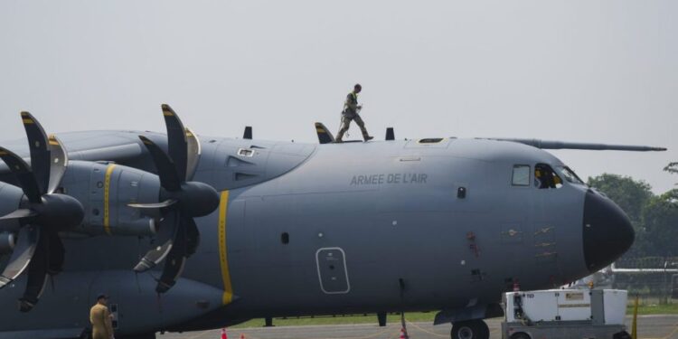 El competidor de Boeing, Airbus, recortará hasta 2.500 puestos de trabajo en el sector espacial y de defensa