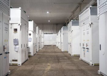 Proveedor de almacenamiento de energía firma contrato de arrendamiento de 530.000 pies cuadrados en Goodyear