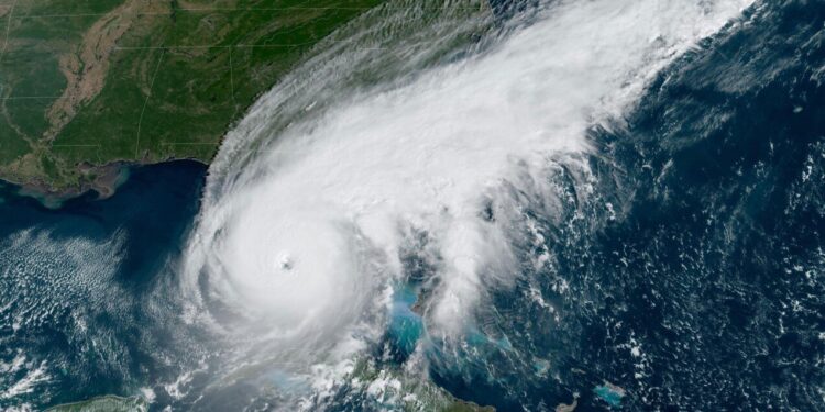 Hasta 700.000 hogares de Florida en riesgo de sufrir daños por marejada ciclónica a causa del huracán Milton