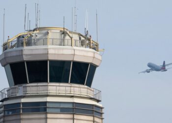 La FAA anuncia alternativas universitarias de tráfico aéreo a su propia academia de formación