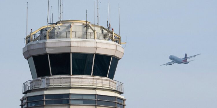 La FAA anuncia alternativas universitarias de tráfico aéreo a su propia academia de formación