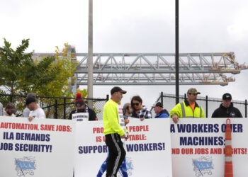 Biden no intervendrá para detener la huelga de trabajadores portuarios