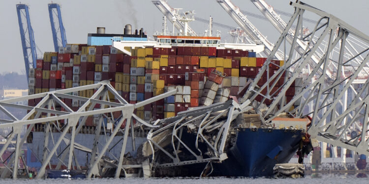 El Departamento de Justicia presenta una demanda de 100 millones de dólares contra el propietario del barco que se estrelló en el puente de Baltimore