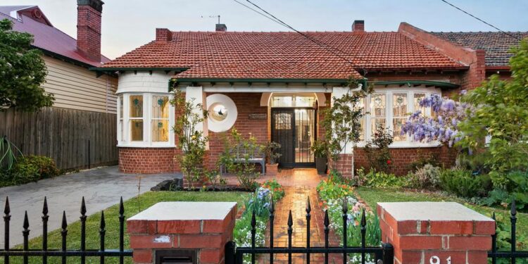 Encantadora casa de época de Coburg se vende por 1,28 millones de dólares en medio de fuertes ofertas