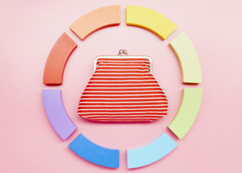 Cómo reducir costos, pagar deudas y ahorrar más dinero en 2024: Life Kit: NPR