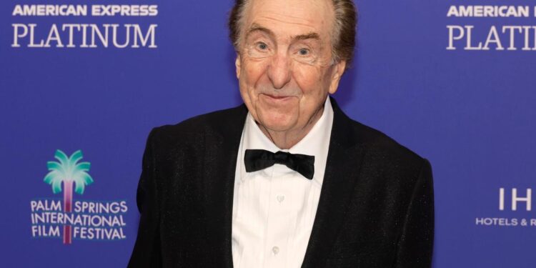 Eric Idle, de Monty Python, dice que sigue trabajando a los 80 años por motivos económicos: “No es fácil a esta edad”
