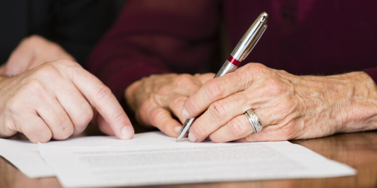 Cómo hablar con tus padres ancianos sobre la planificación del final de la vida: Life Kit: NPR