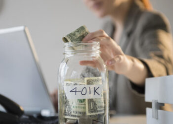 Estados Unidos tiene más millonarios que nunca con planes 401(k), según muestra un informe