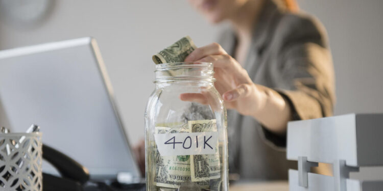 Estados Unidos tiene más millonarios que nunca con planes 401(k), según muestra un informe