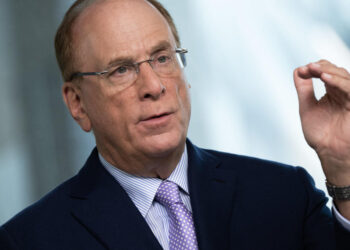 ¿Una solución a la crisis de las jubilaciones? Los estadounidenses deberían trabajar más años, dice el director ejecutivo de BlackRock