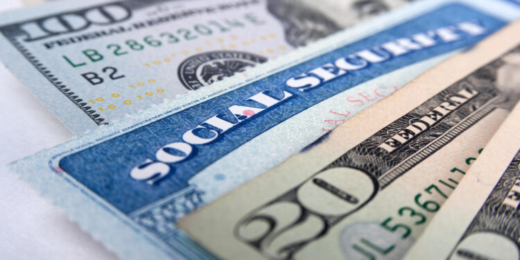 Algunos beneficiarios del Seguro Social recibirán un cheque adicional en noviembre. Esto es lo que debe saber.