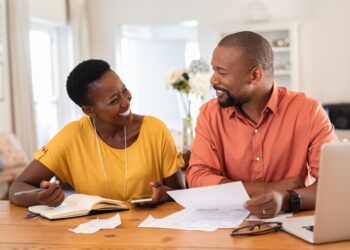 ¿Qué es una cuenta IRA Roth de puerta trasera y es la estrategia adecuada para usted?