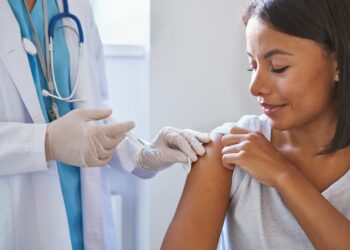 4 sorprendentes beneficios para la salud de vacunarse contra la gripe