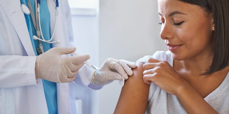 4 sorprendentes beneficios para la salud de vacunarse contra la gripe