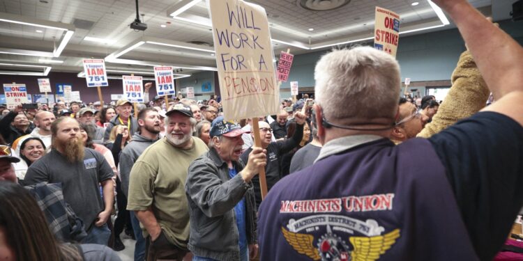 Boeing y el sindicato IAM acuerdan un nuevo acuerdo. La votación para ratificar es la próxima semana: NPR