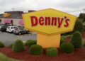 Denny’s dice que espera cerrar 150 ubicaciones para fines de 2025: NPR