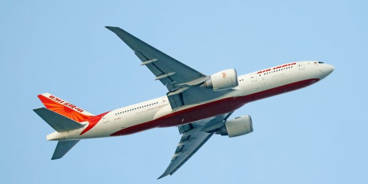 Falsas amenazas de bomba contra aerolíneas indias interrumpen los vuelos: NPR