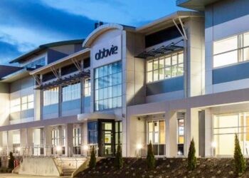 Acciones que realizan los mayores movimientos al mediodía: ABBV, TSLA, CI, MS