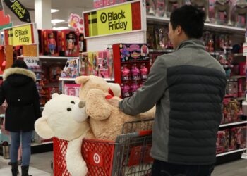 Los millennials gastarán mucho en esta temporada navideña, según TransUnion