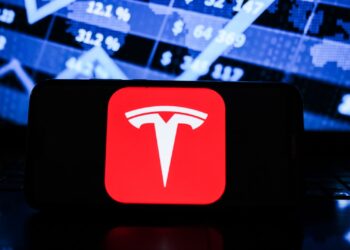 Acciones que realizan los mayores movimientos antes de la comercialización: TSLA, DJT, CVS, DLTR