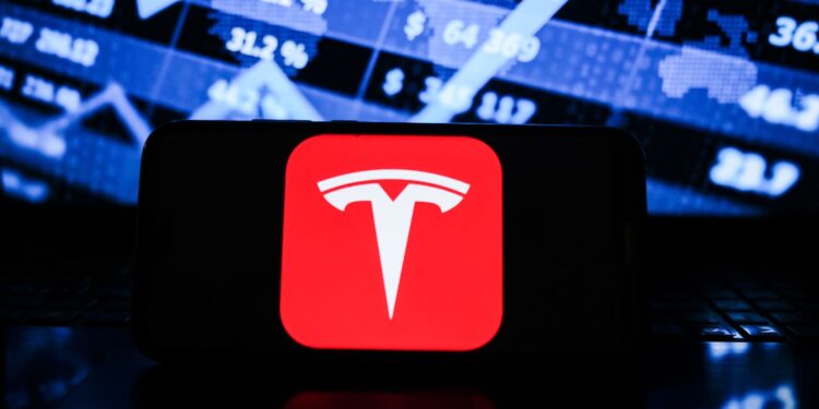 Acciones que realizan los mayores movimientos antes de la comercialización: TSLA, DJT, CVS, DLTR