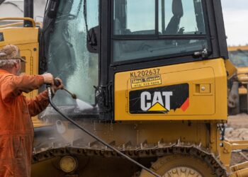 LLY, CAT, VFS, GOOGL y más