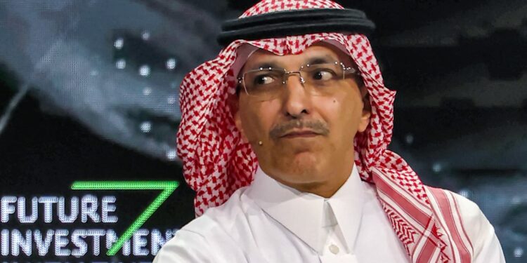 La deuda soberana es el mayor riesgo para el crecimiento global en 2025: ministro saudí