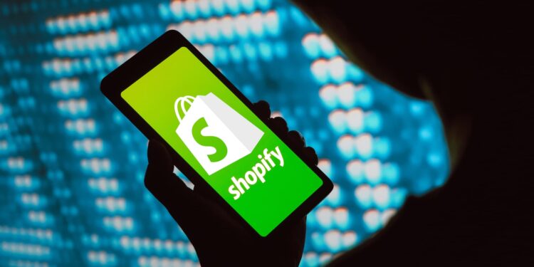 Acciones que realizan los mayores movimientos antes de la comercialización: SHOP, HD, LYV