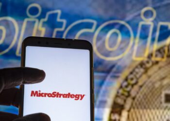 MSTR, AMAT, HOOD y más