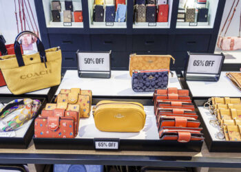 Acciones con mayores movimientos al mediodía: TPR, CPRI, DIS